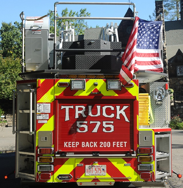Tuxedo Park Fire Department - Ladder 575